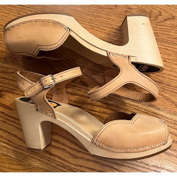 NIB Hasbeens Heart Sandals, Tan - Picture 4 of 7